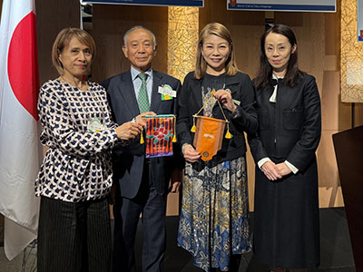 バナー交換の様子