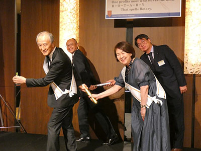 年度末夜間例会の様子