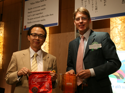 バナー交換の様子