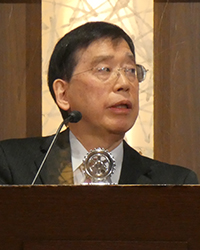 大妻女子大学特任教授　翁　邦雄様